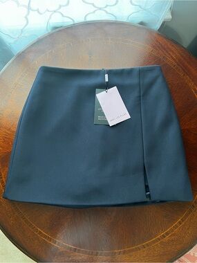 NWT Avec Les Filles Navy Blue Skort / Mini Skirt with Shorts , Size 4